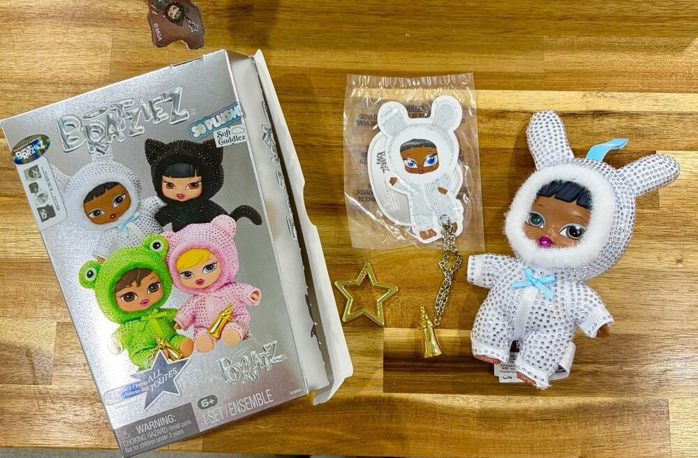 Bratz Bratziez Bling Seriez Authentic! Doll with Outfit & Accessories Opened Box